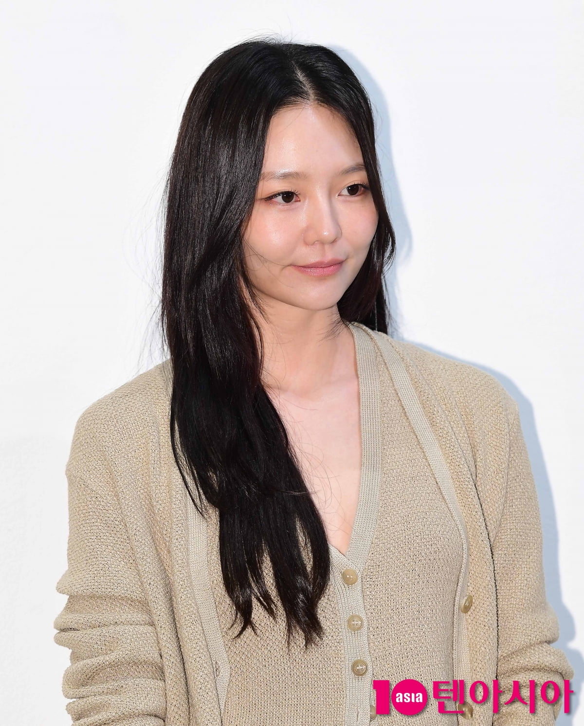 [TEN포토]이솜 '수수한 화장에도 빛나는 미모'