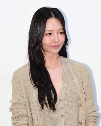 [TEN포토]이솜 '수수한 화장에도 빛나는 미모'