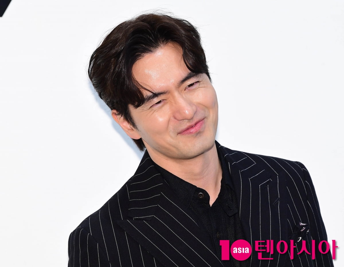 [TEN포토]이진욱 '수줍은 미소'