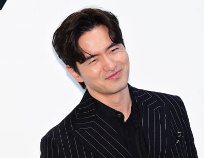 [TEN포토]이진욱 '수줍은 미소'
