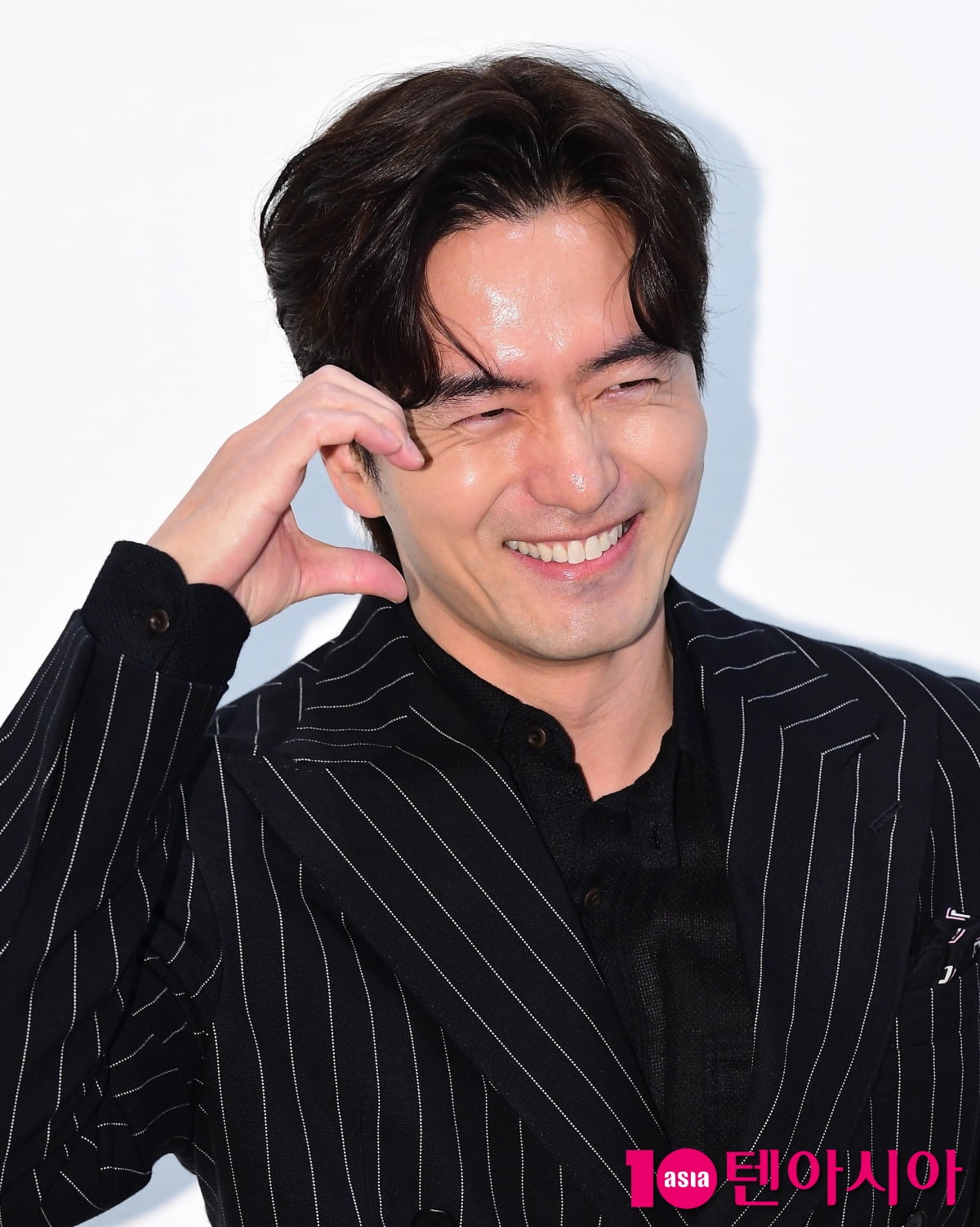 [TEN포토]이진욱 '귀여운 하트'