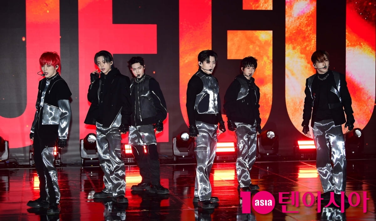 [TEN포토]더뉴식스 '불타는 열정적인 엔딩'