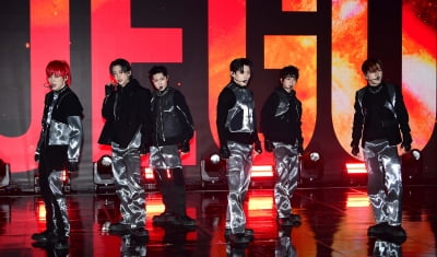 [TEN포토]더뉴식스 '불타는 열정적인 엔딩'