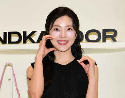 [TEN포토]윤하정 '해맑은 하트'
