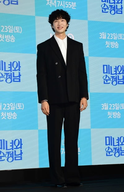 [TEN포토]지현우 '순수한 꽃미소'