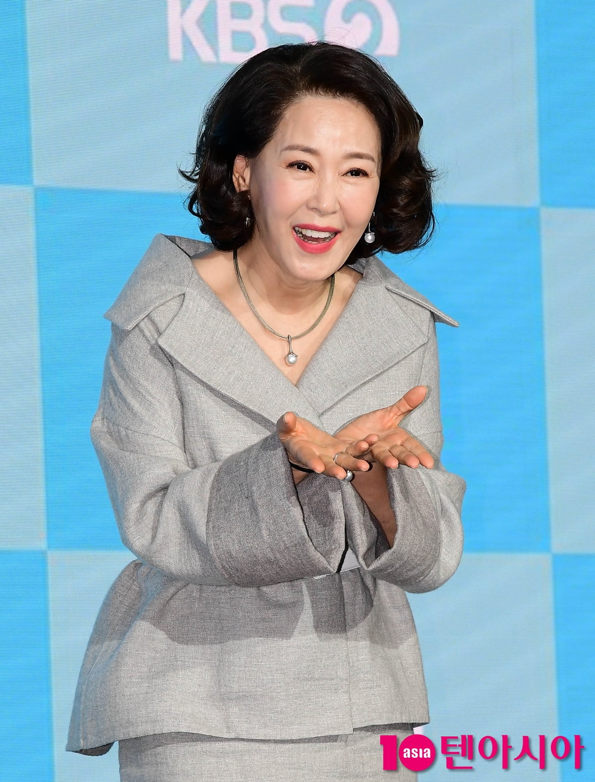 [TEN포토]차화연 '꽃가루 흩날리는 표정'