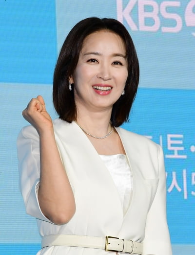 [TEN포토]윤유선 '힘찬 파이팅!'