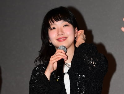 [TEN포토]김고은 '머리만 넘겨도 화보'(파묘 무대인사)