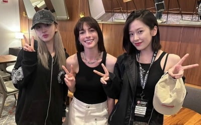 아이브 안유진·리즈, 앤 해서웨이 만났다…레전드 조합에 팬들 '환호' [TEN이슈]