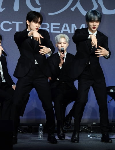 [TEN포토]NCT 드림 마크-지성 '스무디 춤 살짝공개'