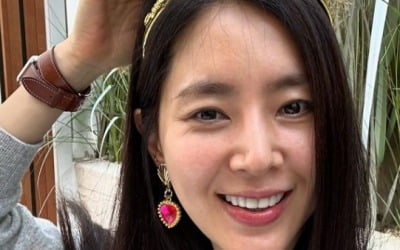 Han Chae-ah received a jewelry set as a gift
