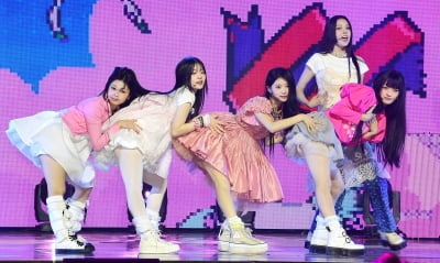 [TEN포토]아일릿 '타이틀곡 '마그네틱' 무대'
