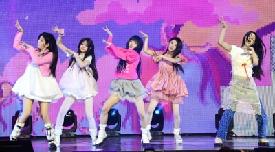[TEN포토]아일릿 '떨리는 데뷔무대'
