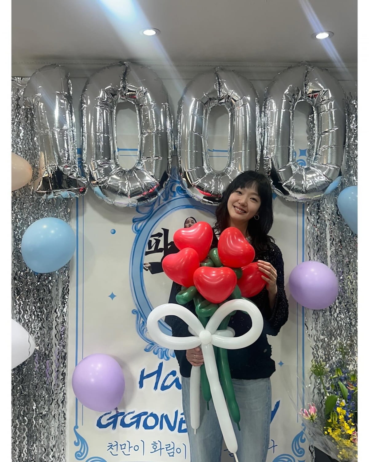 '천만 배우' 김고은, 품격 있는 감사 인사 "정말 더 열심히 살게요"[TEN이슈]