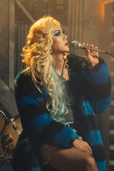 Yoo Yeon-seok returns to 'Hedwig' after 7 years