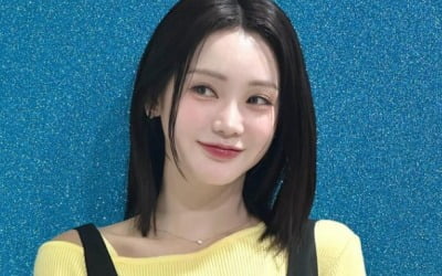 홍지윤, 따뜻한 봄날 강아지와 함께 산책하러 가고 싶은 여자 트로트 가수 1위[TEN차트]