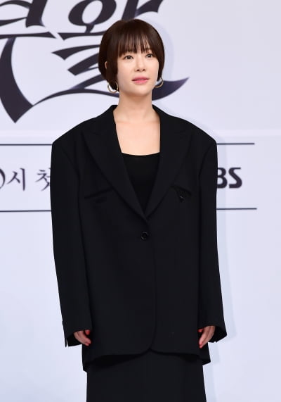 [TEN포토]황정음 '긴장된 눈빛'