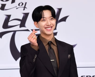 [TEN포토]이정신 '해맑은 하트'