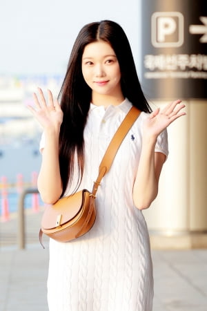츠키 "봄이 왔어요" 도쿄가면서 보여준 공항패션, 산뜻 그 자체
