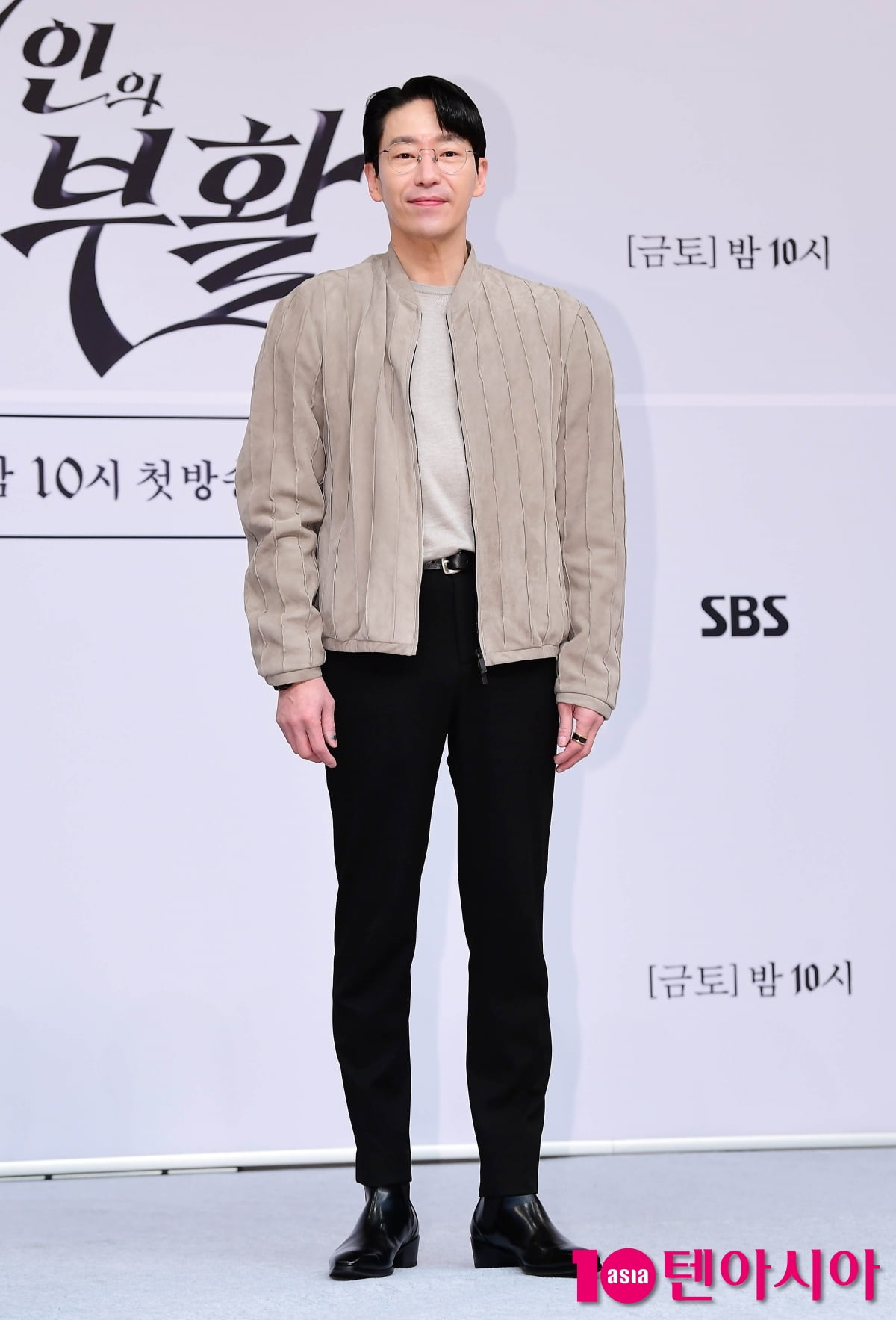 [TEN포토]엄기준 '금토 드라마에서 만나요'