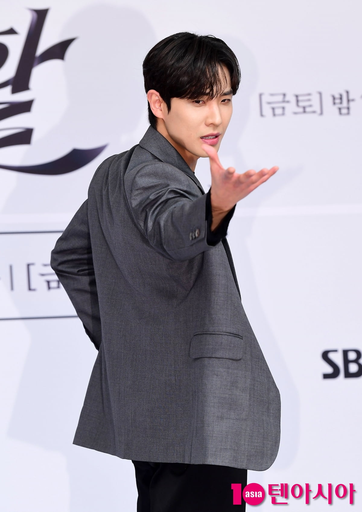 [TEN포토]이준 '열정이 넘치네'