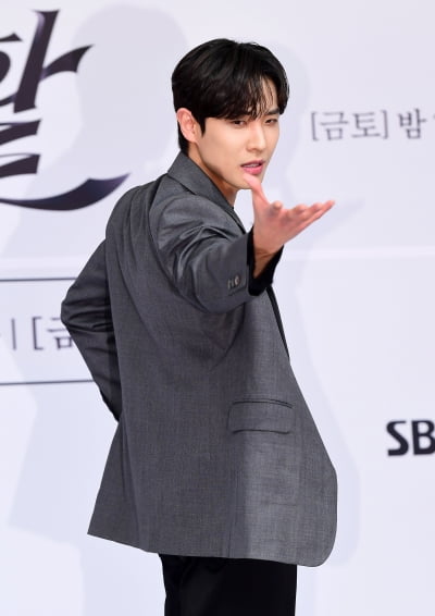 [TEN포토]이준 '열정이 넘치네'