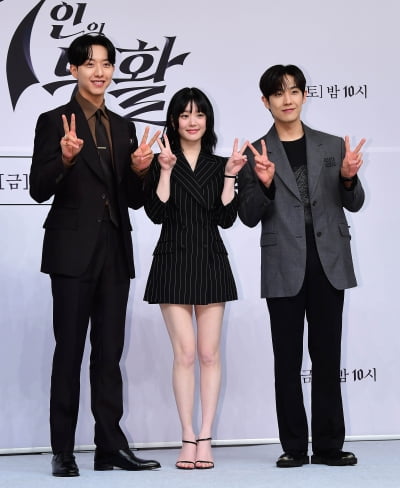 [TEN포토]이정신-이유비-이준 '귀엽게 브이'