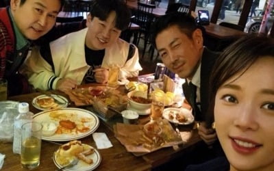 황정음, '7인의 부활→짠한형' 열일 행보에 신났나…SNS 폭풍 업데이트
