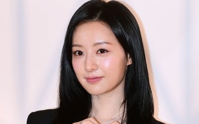 김지원, 14년 만에 'CF의 여왕' 조짐…김수현·한소희 버프 받았다[TEN피플]