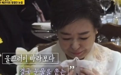 Hye-eun sends off her daughter after 30 years