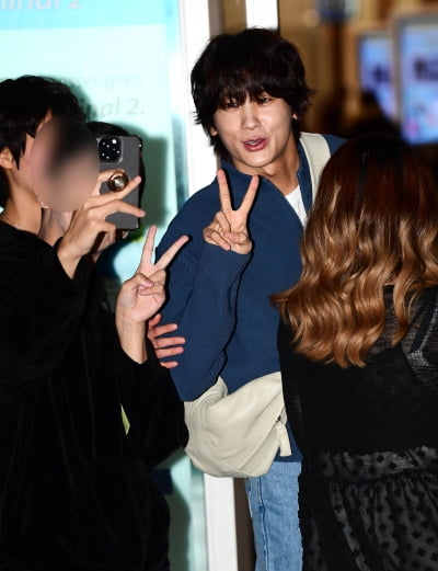 [TEN포토]박형식 '팬들에게 특급 팬서비스'