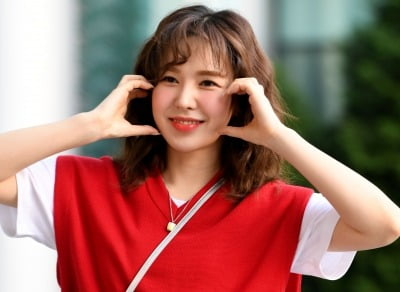 레드벨벳 웬디, 국제 강아지의 날과 어울리는 강아지 같은 매력을 가진 여자 가수 1위[TEN차트]