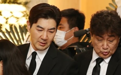 故현미 떠나보낸 슬픔 가시기 전에…한상진 부친상 비보