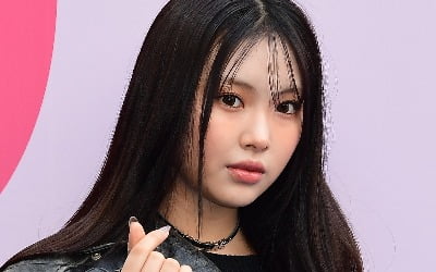 뉴진스 혜인, 부상으로 활동 중단…"발등 미세골절 진단" [TEN이슈]