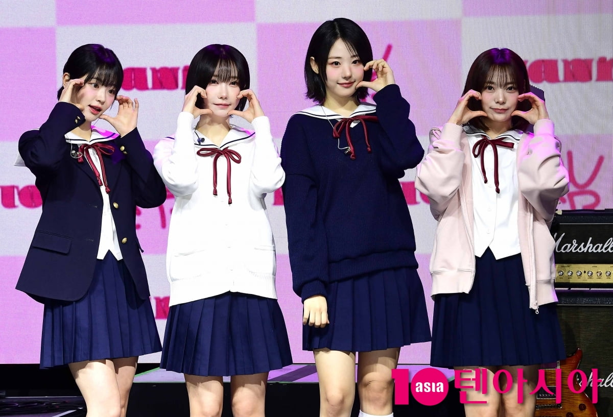 [TEN포토]QWER '러블리 하트'