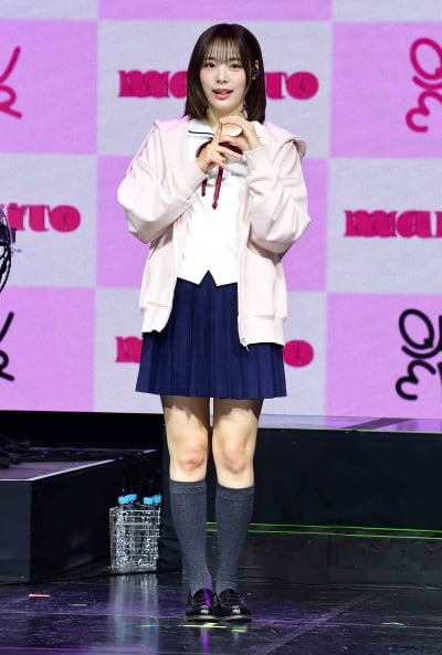 [TEN포토]QWER 시연 '귀엽게 혀 빼꼼'