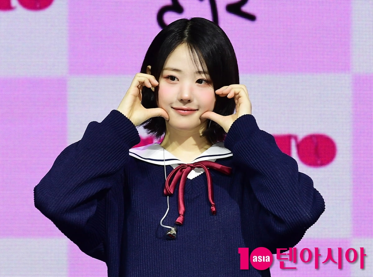 [TEN포토]QWER 히나 '당겨도 무결점 미모'