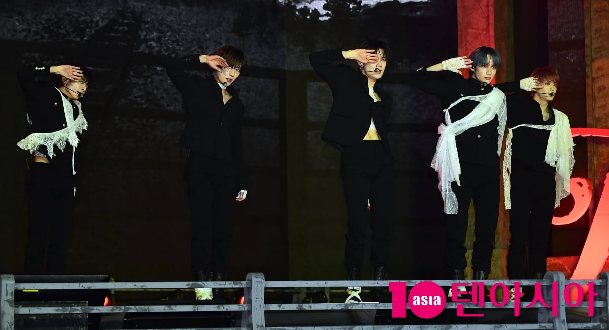 [TEN포토]TXT '박력 넘치는 춤선'