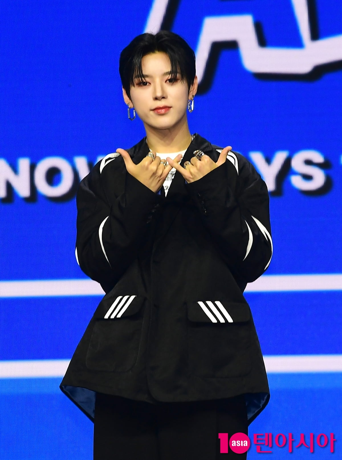 [TEN포토]나우어데이즈 진혁 '곰과 돌 사이'