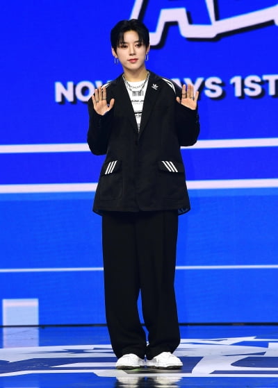 [TEN포토]나우어데이즈 진혁 '화려한 인사'