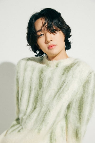 SHINee's Onew signs exclusive contract with new Griffin Entertainment