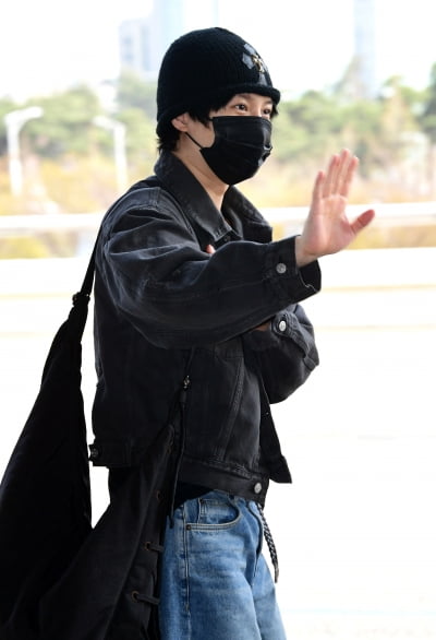 [TEN포토]샤이니 태민 '비니로 멋낸 공항패션'