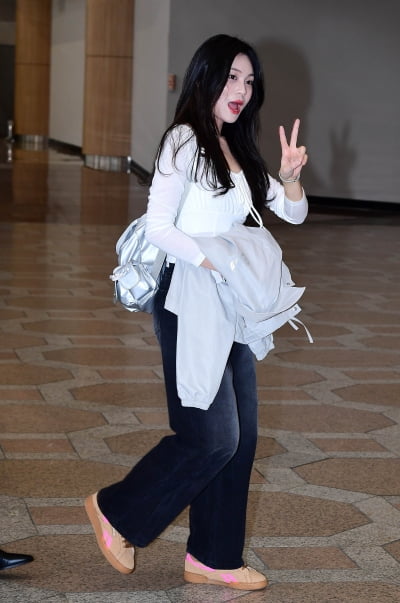 [TEN포토]비비지 엄지 '청바지+흰티만 입어도 빛나'