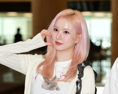 [TEN포토]비비지 은하 '눈썹 마저 핑크핑크'