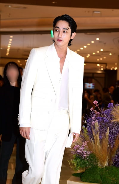 [TEN포토]이수혁 '팬들과 심쿵 눈맞춤'