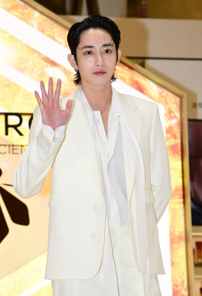 [TEN포토]이수혁 '남성미 넘치는 외모'