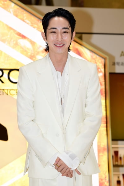 [TEN포토]이수혁 '달콤미소에 여심녹네'