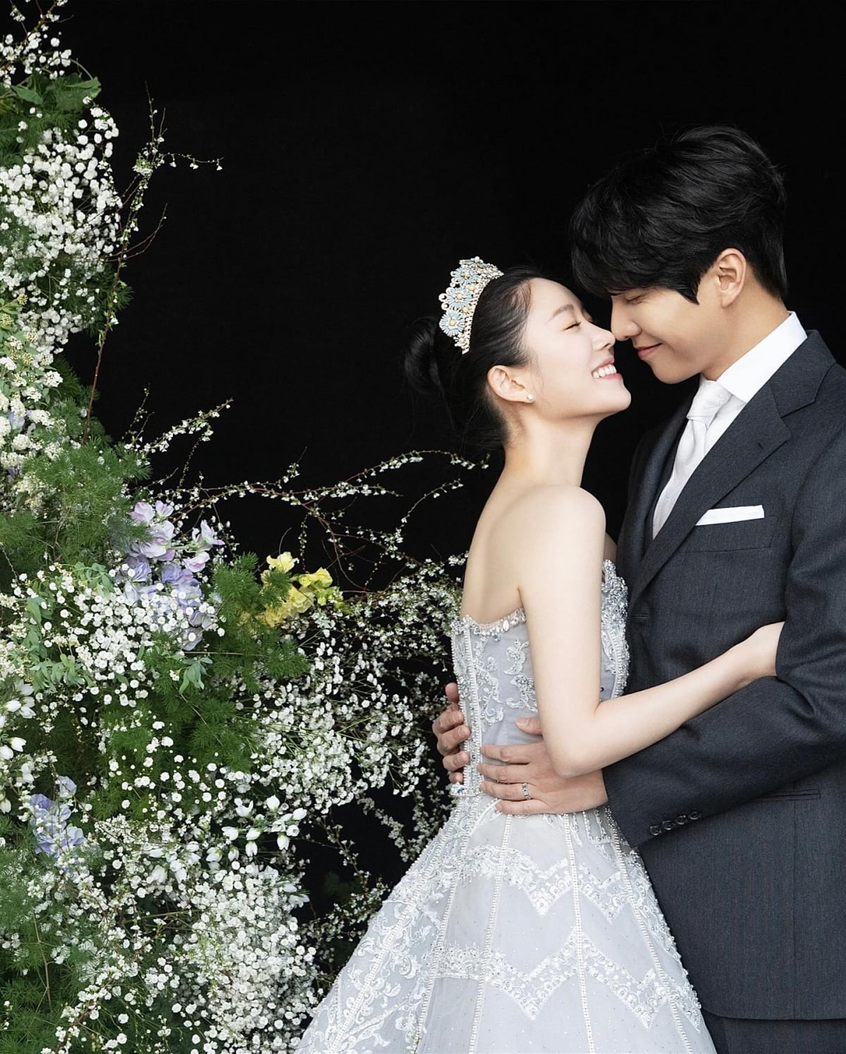이다인, 딸 사진 공개…♥이승기와 결혼 1주년 자축 "세 가족이 된 우리"[TEN이슈]