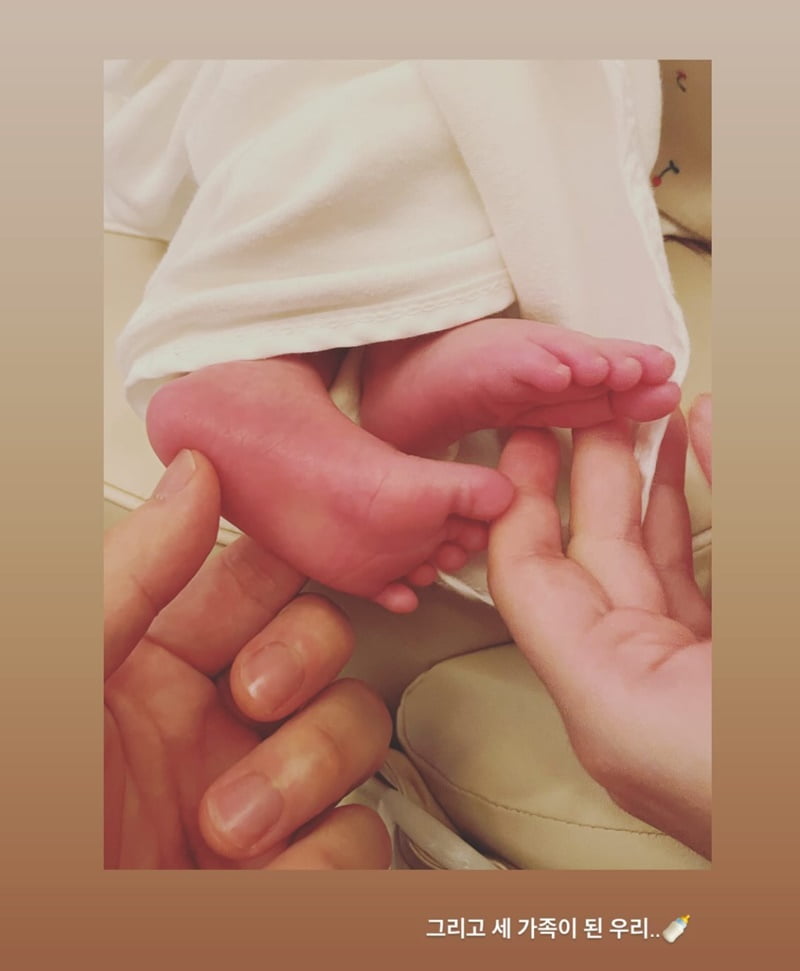 이다인, 딸 사진 공개…♥이승기와 결혼 1주년 자축 "세 가족이 된 우리"[TEN이슈]