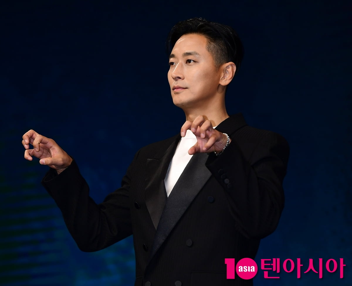 [TEN포토]주지훈 '이것이 만두 하트'
